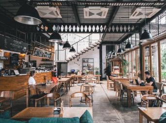 5 Key Differences Between A Restaurant or Cafe